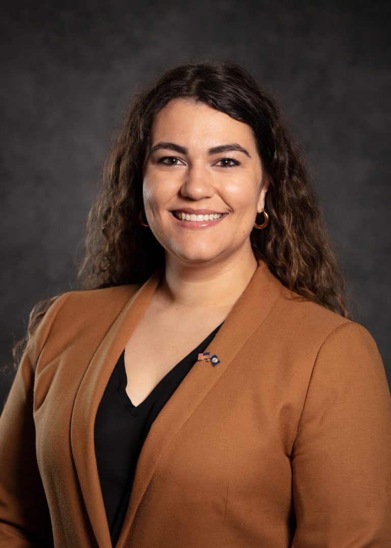 Headshot of Amanda Gago-Silcox