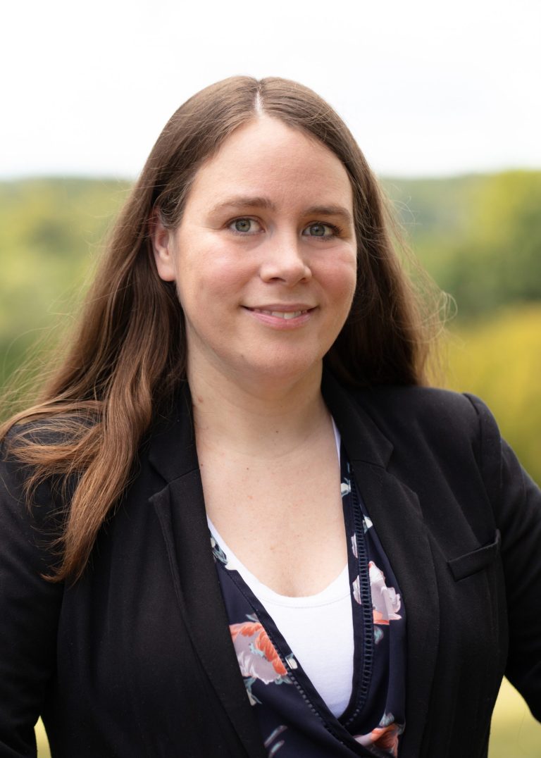 Headshot of Cassie Edner